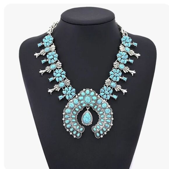 Western Turquoise Stone Statement Necklace and Earring Set New - Picture 1 of 4